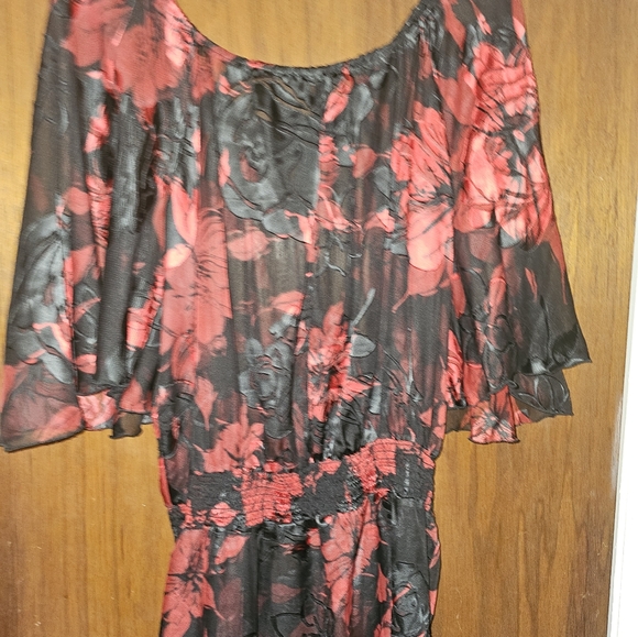 Woman's blouse - Picture 2 of 3
